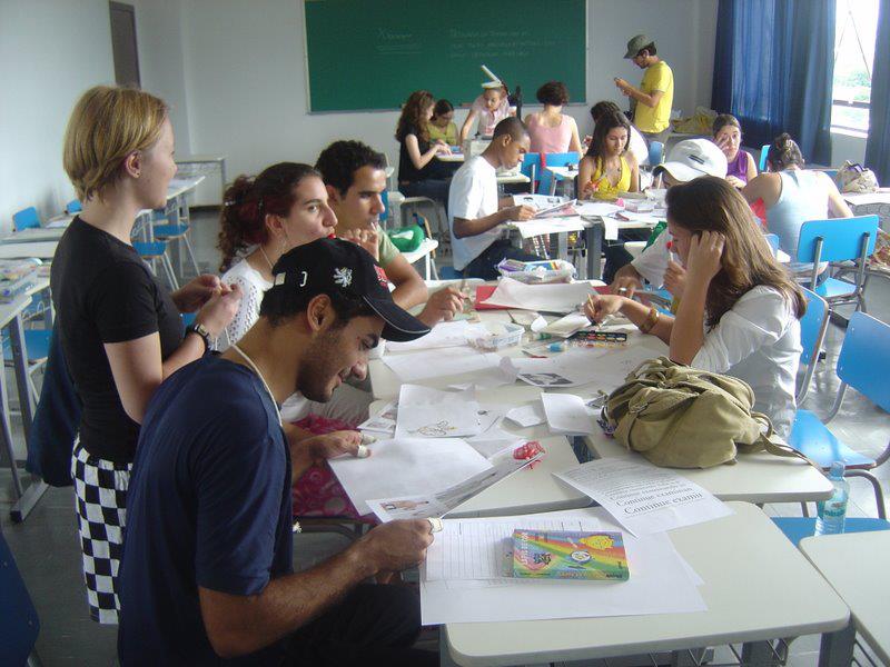 Workshop "Design de Jornais" ministrado por Tathi Marceli entre 2000 e 2005